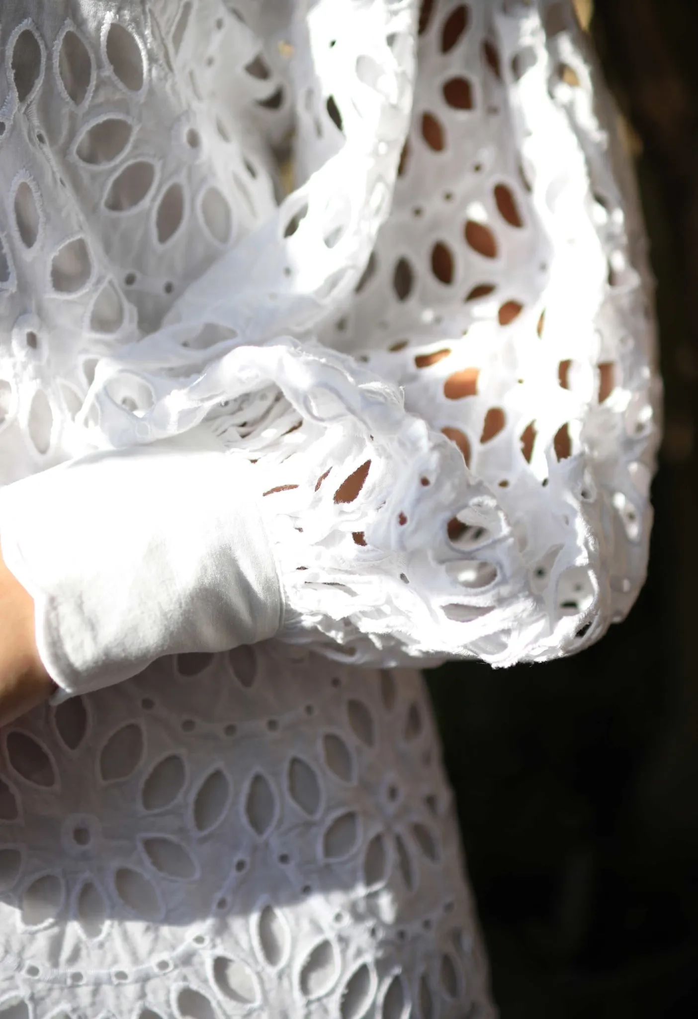 CISSI - THE EYELET EMBROIDERED SHIFT DRESS